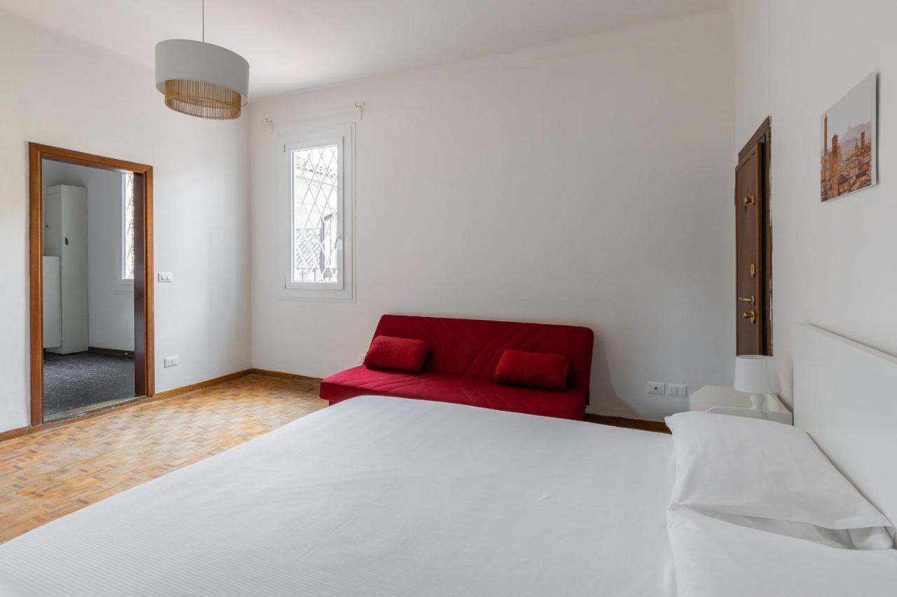 Alessandrini Apartment Alla Finestrella By Wonderful Italy Bologna Bagian luar foto