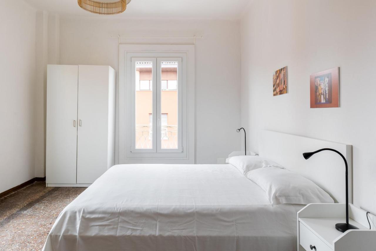 Alessandrini Apartment Alla Finestrella By Wonderful Italy Bologna Bagian luar foto