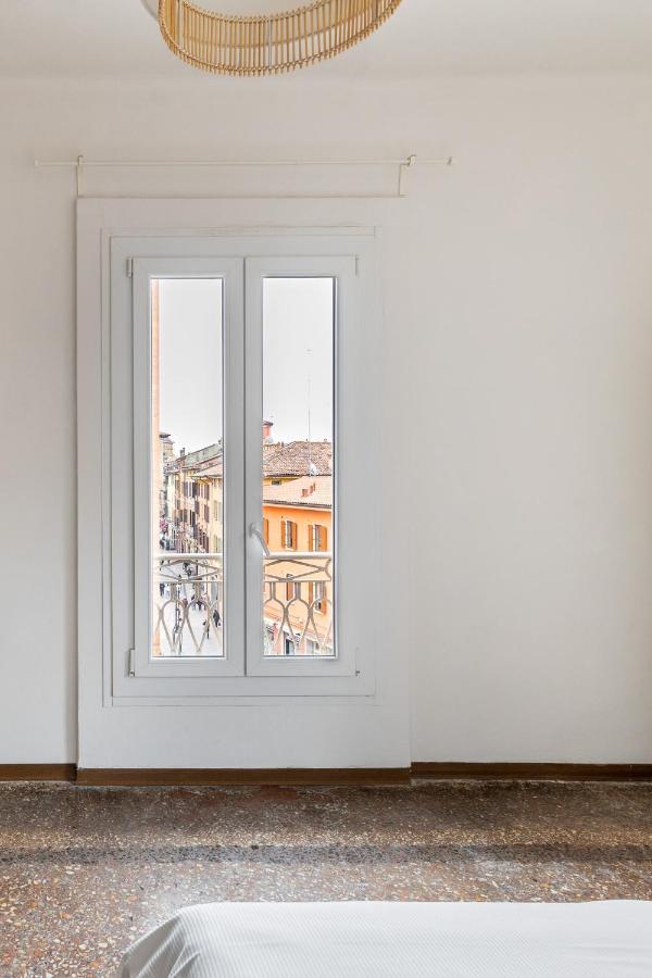 Alessandrini Apartment Alla Finestrella By Wonderful Italy Bologna Bagian luar foto