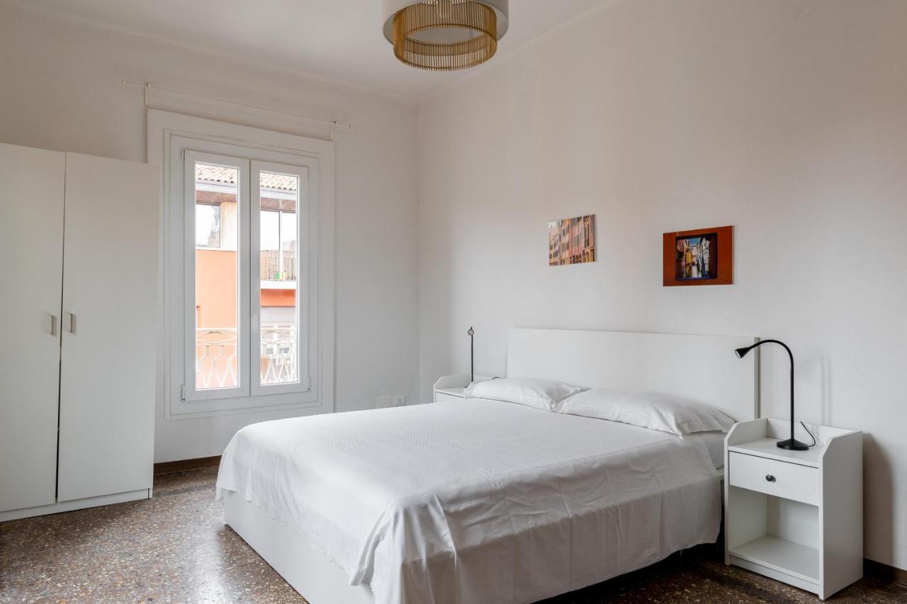 Alessandrini Apartment Alla Finestrella By Wonderful Italy Bologna Bagian luar foto