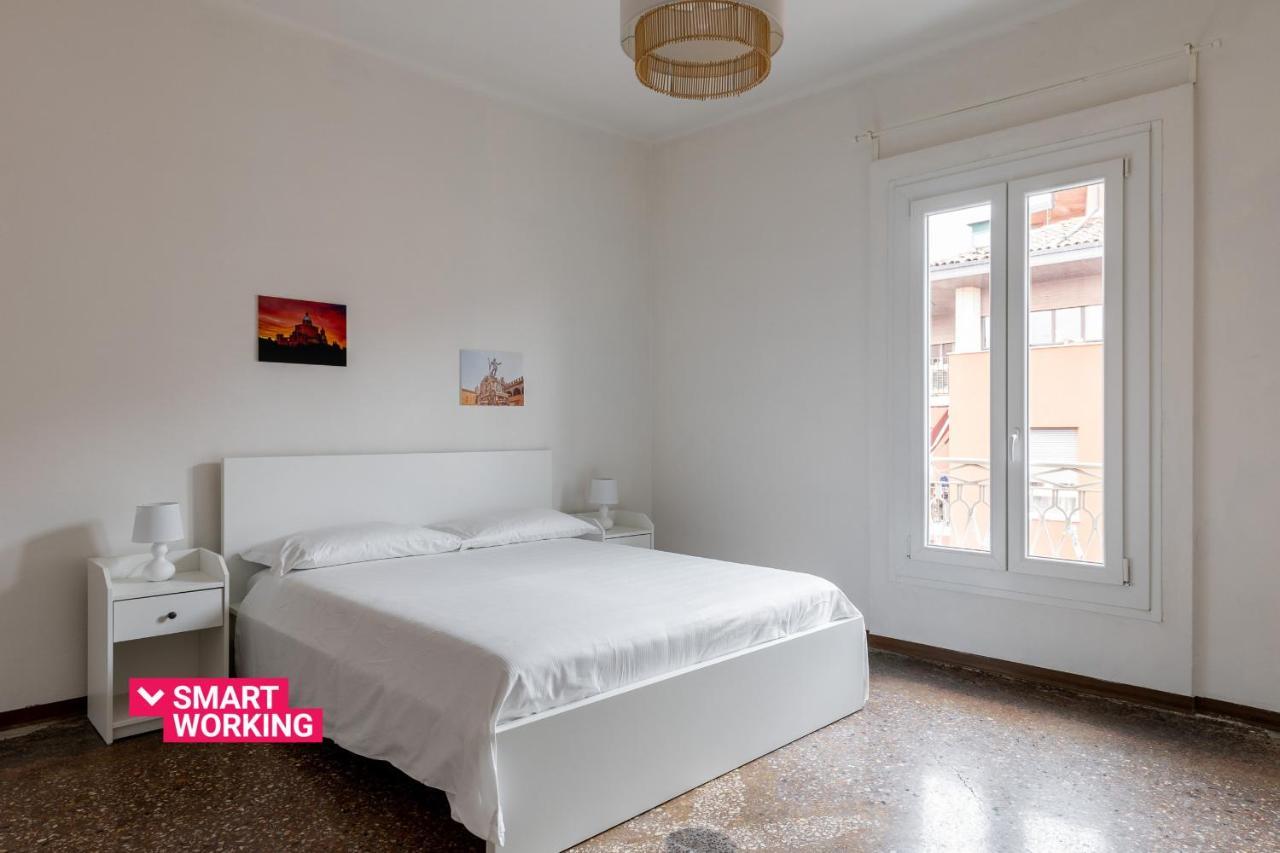 Alessandrini Apartment Alla Finestrella By Wonderful Italy Bologna Bagian luar foto
