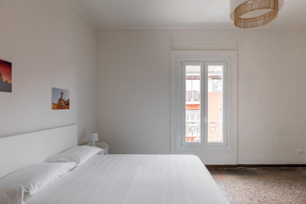 Alessandrini Apartment Alla Finestrella By Wonderful Italy Bologna Bagian luar foto